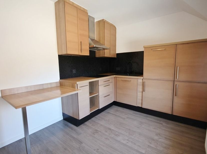 Op een rustige en centrale ligging, vlak bij het centrum van Wellen, bevindt zich dit verzorgde appartement in een vrijstaande woning. Op slechts enke