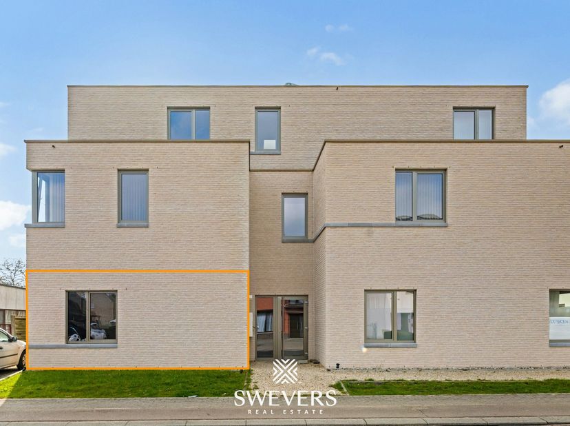 Voor meer info en fotos, surf naar www.swevers.be  Dit recente gelijkvloerse appartement in residentie Oriole, gelegen in de Edward Stainstonstraat 4