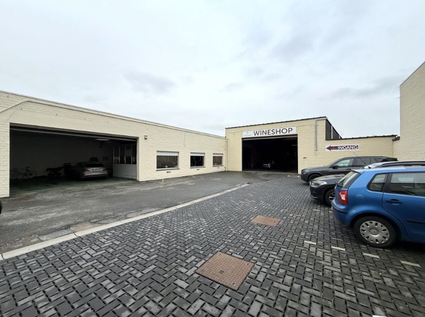 Bien professionnel à louer
                    à 9040 Sint-Amandsberg