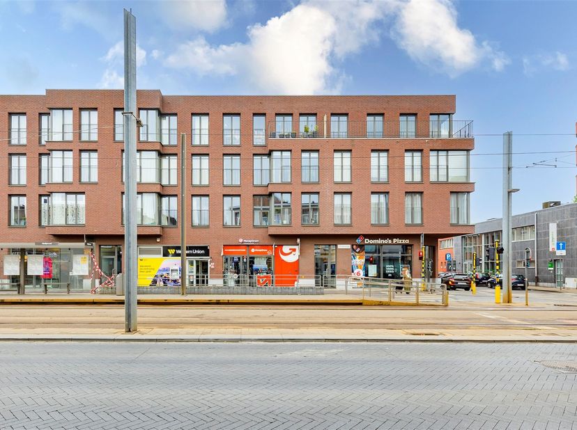 Appartement récent (2009) avec une chambre à coucher et une terrasse spacieuse, prêt à être emménagé, à la périphérie de la ville, dans le quartier 20
