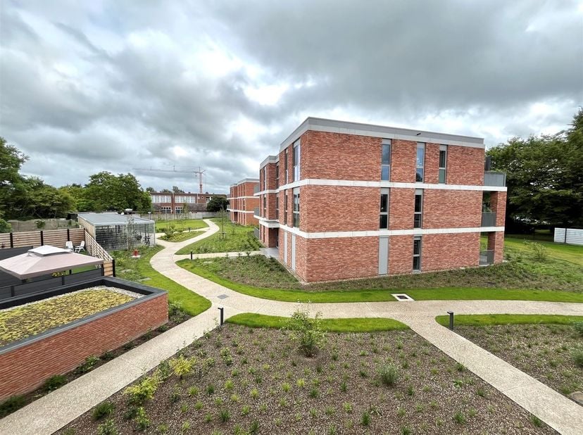 Prachtig nieuwbouw 1-slaapkamerappartement met terras in hartje Balen<br />
<br />
Ligging<br />
Dit recente appartement is gelegen aan Molenstraat