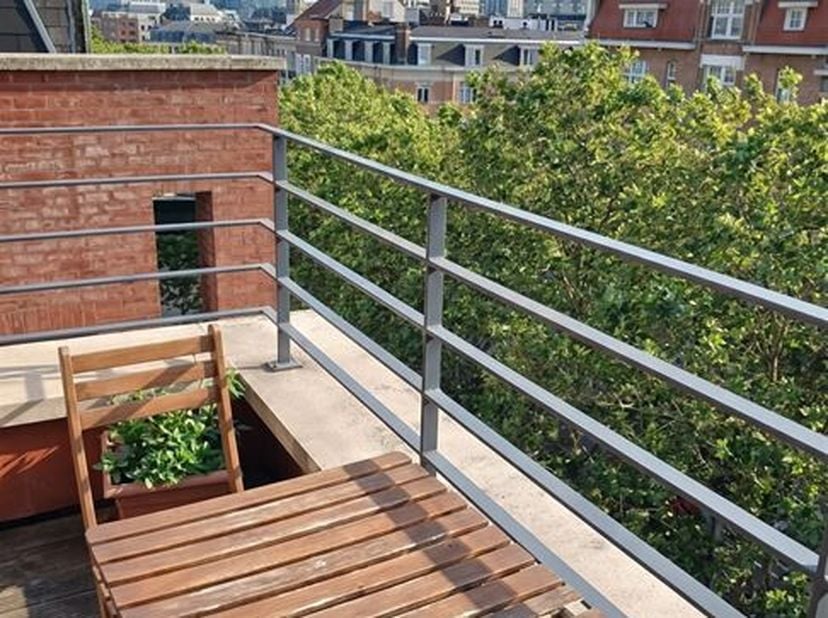 Top appartement, centraal gelegen in Brussel, een echte buitenkans! Het instapklare appartement voorzien van alle comfort bevindt zich op de 7de verdi