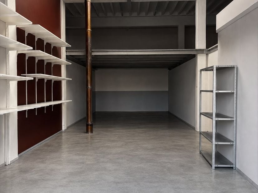 Op zoek naar praktische en ruime atelier bedrijfsruimte voor Uw onderneming ?<br />
Hier bieden we verschillende opprervlakte aan vanaf 100 m² tot 450