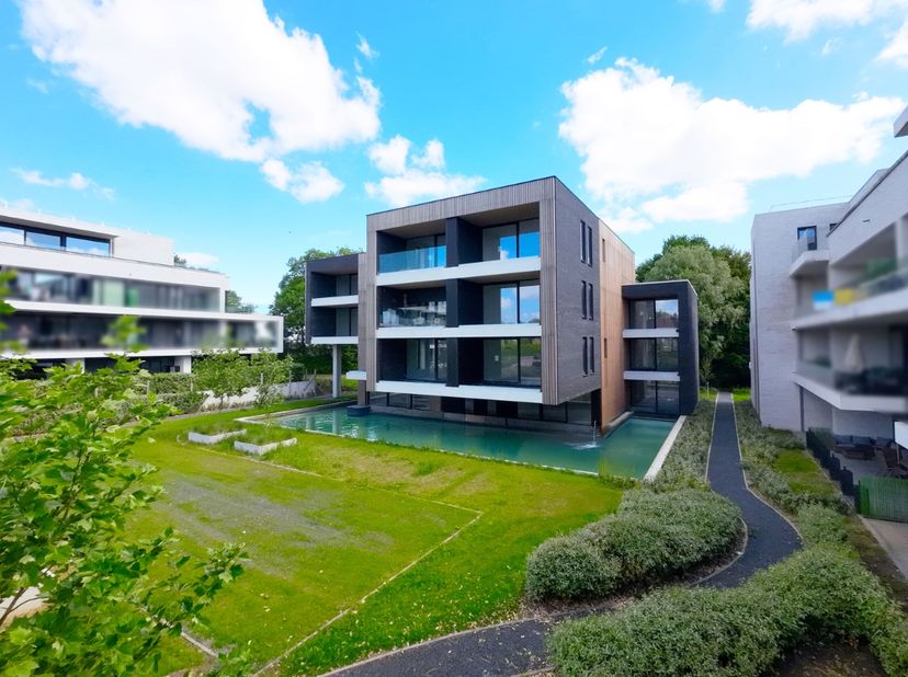 'Skyfall' is een energiezuinige en uiterst kwalitatieve nieuwbouwresidentie aan de rand van Ieper. De strategische ligging, in alle rust &amp;amp; privacy