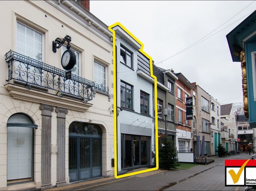 Handelshuur of woninghuurovereenkomst&amp;nbsp;<br />
<br />
Totaal oppervlakte = 171m2<br />
Handelsgelijkvloers oppervlakte = 56m2