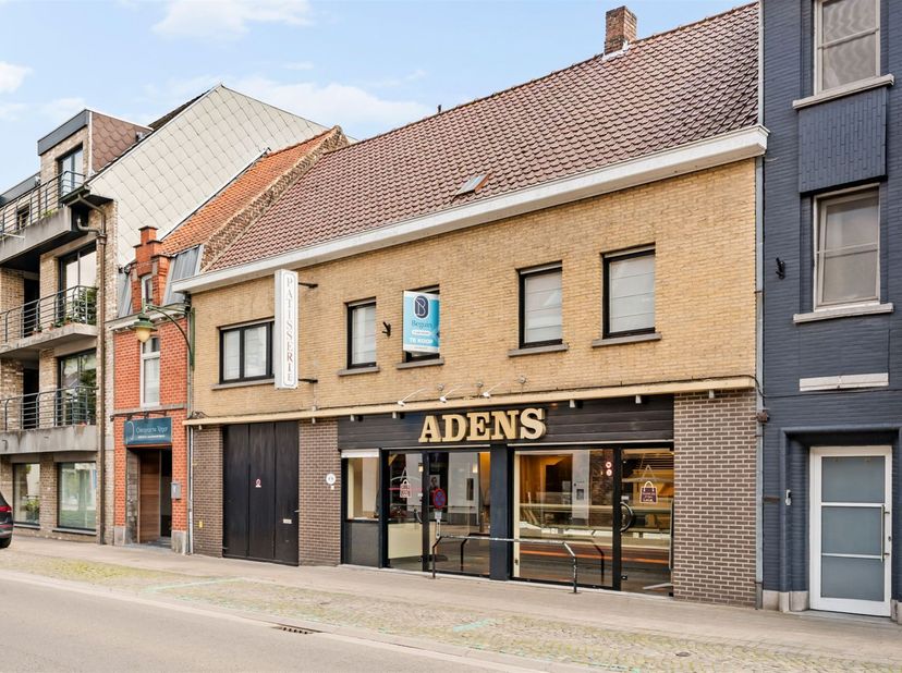 Bedrijfsvastgoed te koop in Harelbekestraat 11,
                    8540 Deerlijk