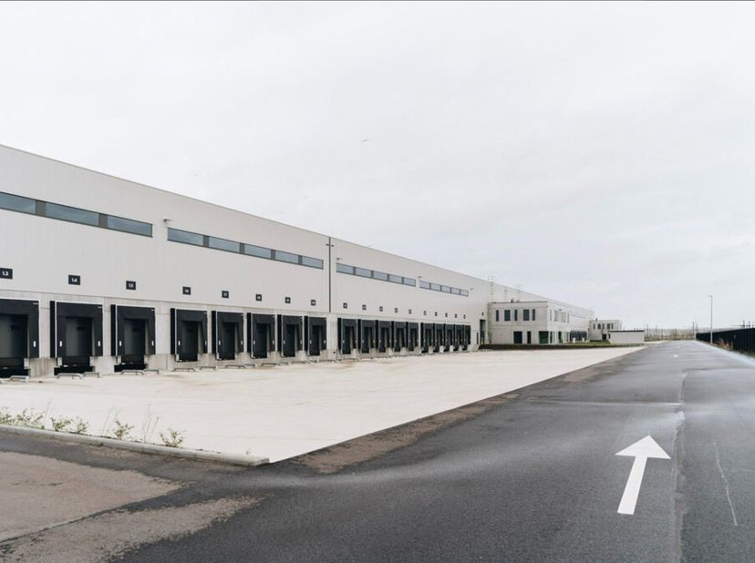 Dit "state of the art" logistiek project is gelegen in de maritieme logistieke zone in de haven van Zeebrugge. Het project bestaat uit ca. 73.000m² ma