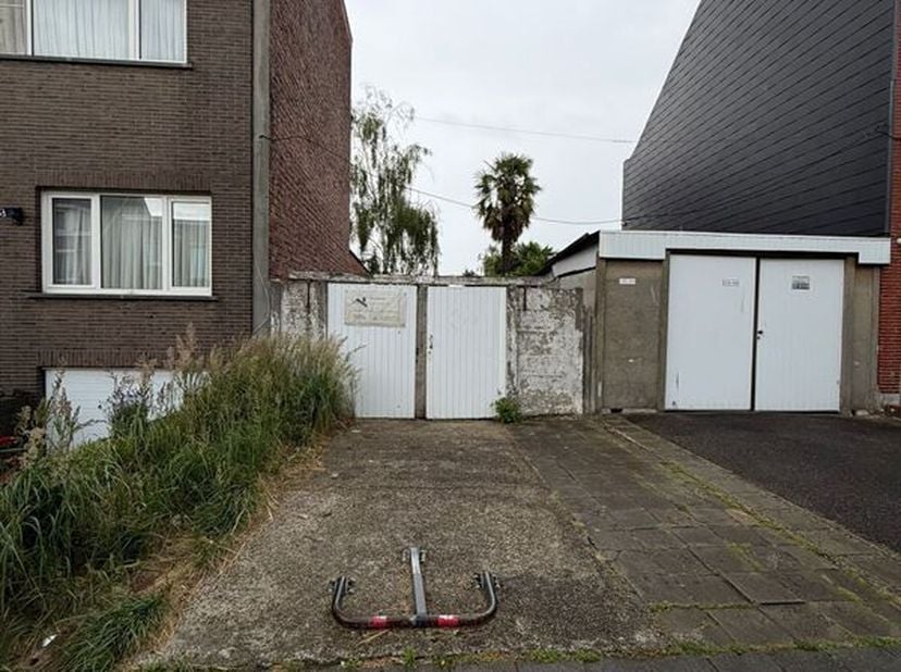 Bouwgrond met garage op toplocatie te Wilrijk<br />
Bent u op zoek naar een perceel grond op een rustige en gegeerde locatie in Wilrijk? Dan biedt dit