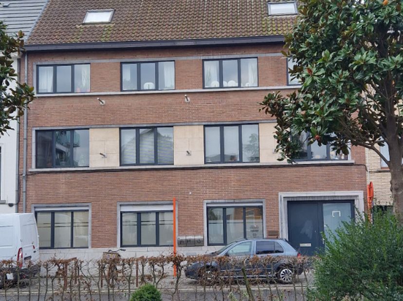 Bien professionnel à louer
                    à 9300 Aalst