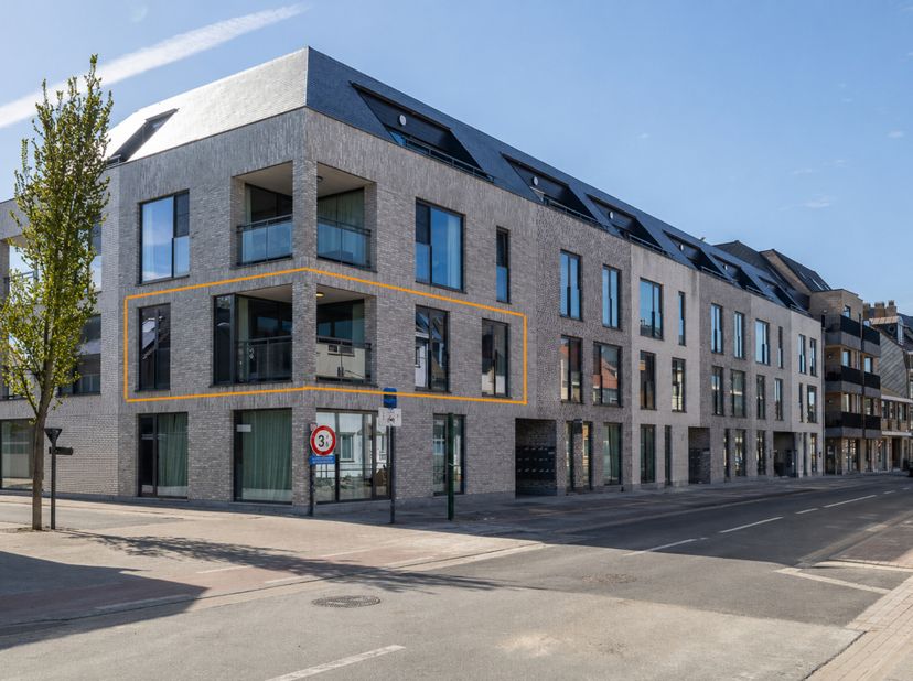 Ontdek dit modern&amp;nbsp;woonappartement van 74 m² met een inpandig hoekterras van 7m², gelegen op slechts een steenworp van de kust. Dit appartement li