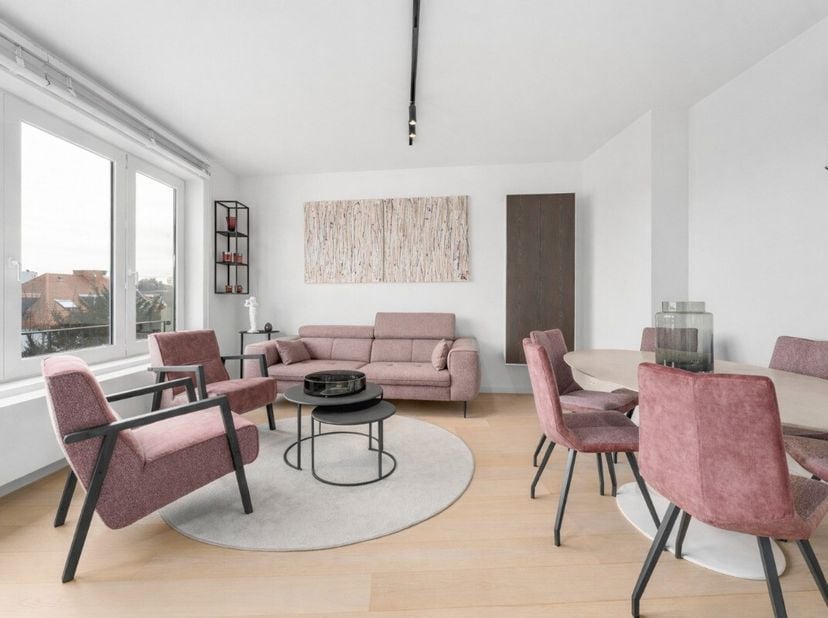 [[ DIT PAND NEEMT DEEL AAN DE ERA OPEN HUIZEN DAG OP 19/9 VAN 14:30 TOT 15:30 ]] Knokke: Luxueus gerenoveerd 2-slaapkamerappartement te koop met open