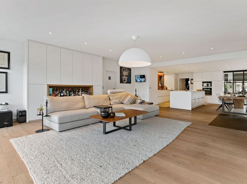 Instapklare woning 4 slpk op een perceel van 1.565 m² in Poederlee<br />
<br />
Deze instapklare en goed onderhouden woning ligt op een rustige loca