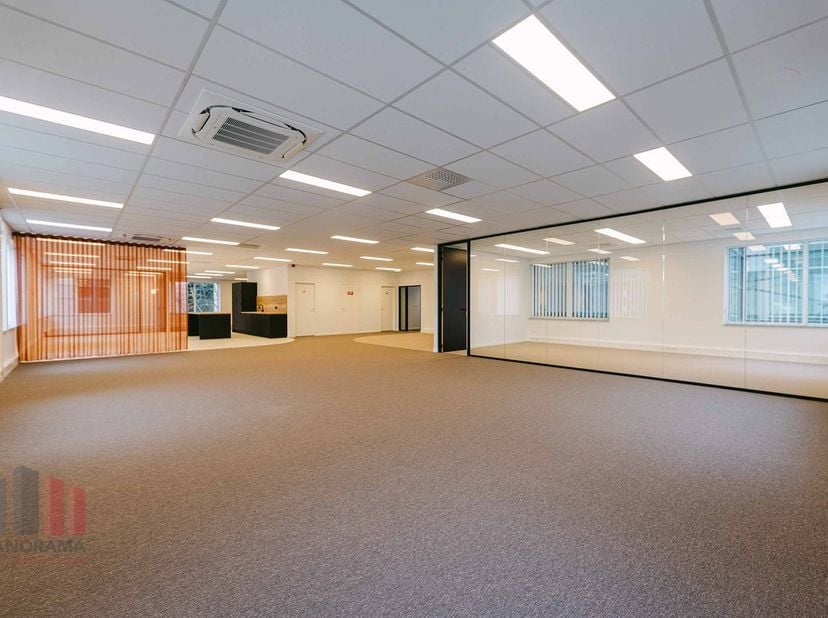 349&amp;nbsp;m² de bureaux élégants à louer (et à vendre)<br />
Idéalement situés à proximité de la sortie du ring R0 à Groot-Bijgaarden, avec un accès ai