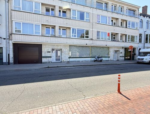                                         Handelsgelijkvloers te huur in Oostende, € 5.370
