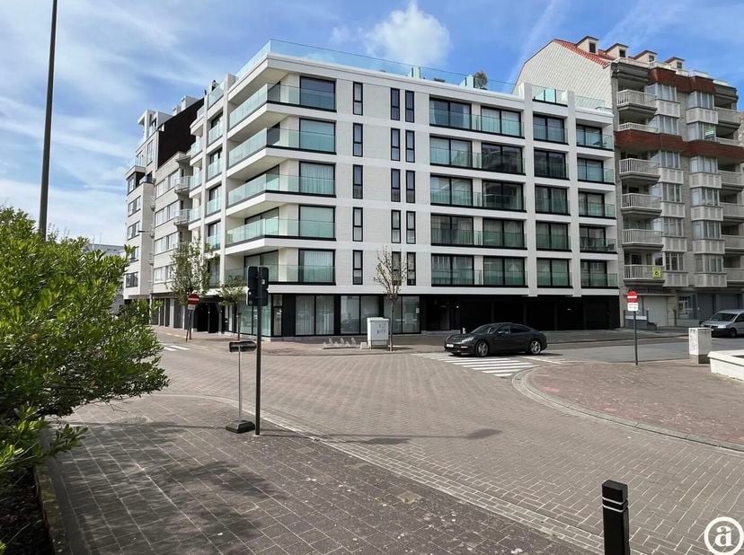 Garage à vendre à Zonnelaan 7,
                    8300 Knokke