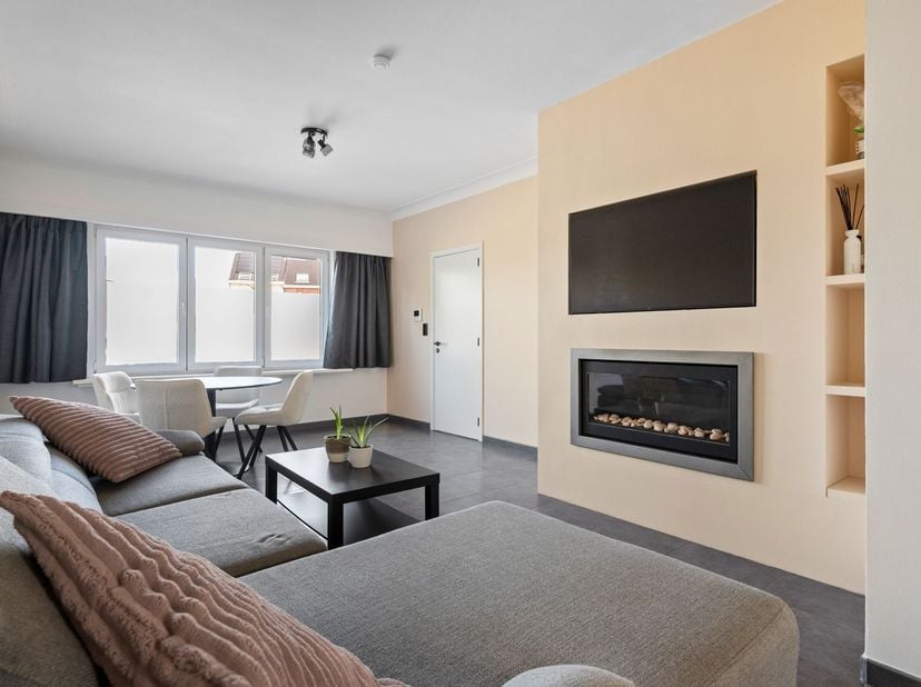 Instapklaar GLV appartement in Wijnegem !<br />
<br />
Ligging:<br />
<br />
Dit aangename gelijkvloers appartement is centraal gelegen in Wijnege