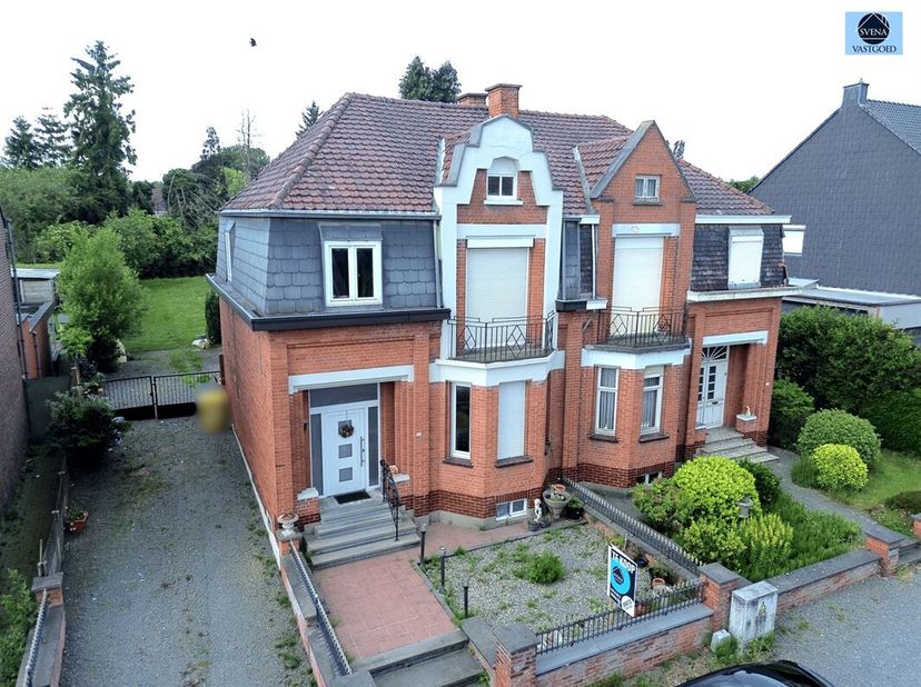 INSTAPKLARE WONING MET 3 SLAAPKAMERS EN TUIN<br />
Richtprijs : 299.000 euro<br />
Deze woning is ideaal gelegen in de nabijheid van scholen, winkels
