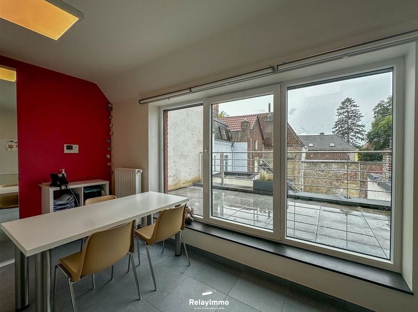 Medische en paramedische praktijken te huur in het centrum van Doornik, op wandelafstand van het station, met gemakkelijke toegang voor patiënten en p