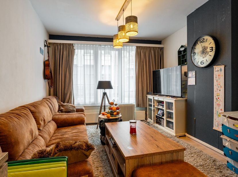 Cette maison mitoyenne de quatre chambres à coucher, prête à l'emploi, est située sur le Berlarij à Lier. Grâce à cet excellent emplacement, vous pouv