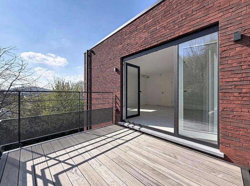 Sur les hauteurs d’Andenne, découvrez un projet à taille humaine composé de 4 appartements (dont 3 encore disponibles) de deux chambres, chacun doté d