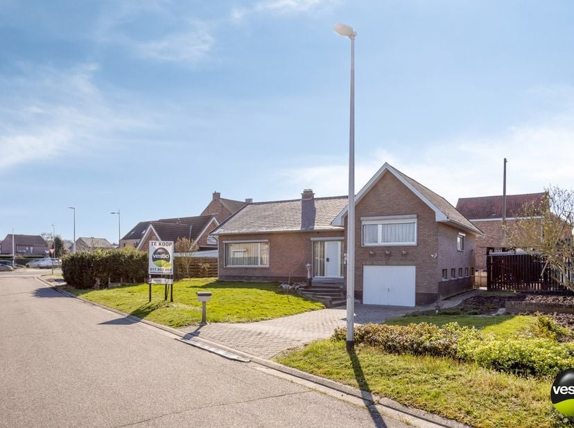 INSTAPKLARE WONING MET RUIME INDELING EN UITSTEKENDE BEREIKBAARHEID IN HERK-DE-STAD<br />
<br />
Op zoek naar een woning met ruimte, licht en een door