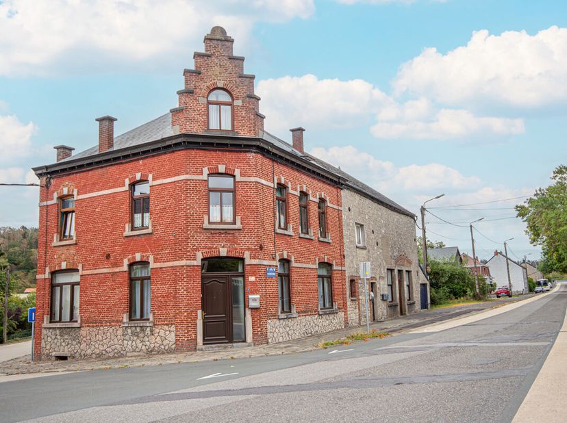 Huis te koop in ,
                    5660 Frasnes