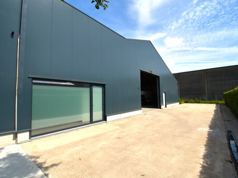 Bien professionnel à vendre
                    à 8210 Zedelgem
