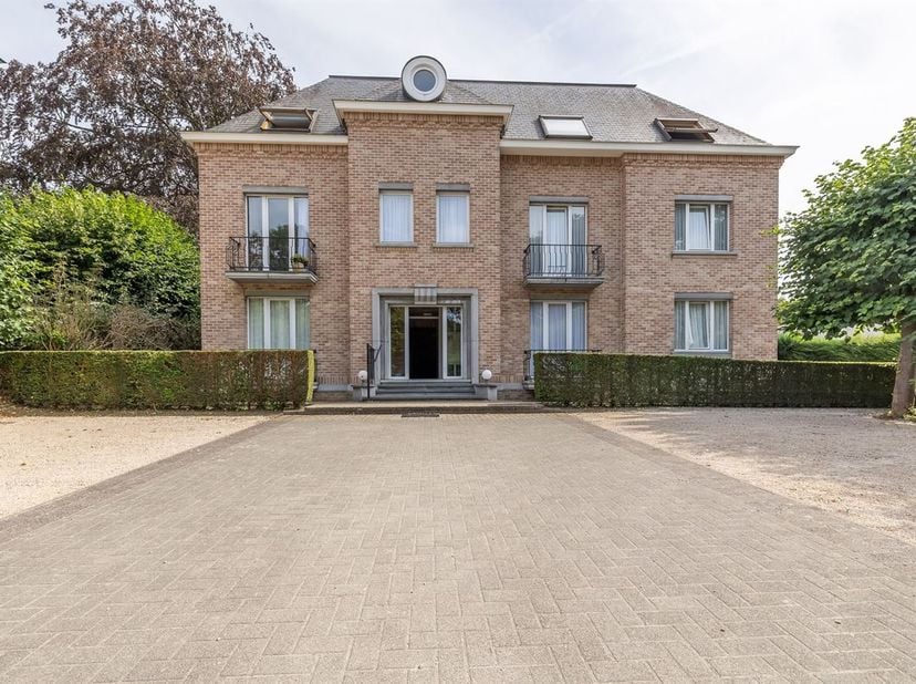 Appartement situé au deuxième étage, dans un emplacement idéal, à proximité immédiate du centre commercial « Het Gouden Kruispunt » pour toutes vos co
