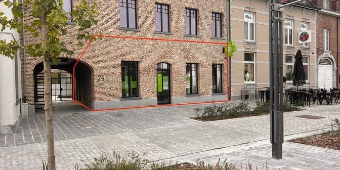 Bedrijfsvastgoed te huur in Markt 24, 3990 Peer