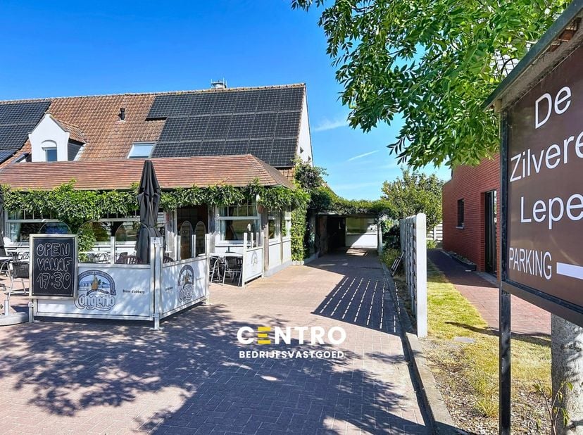 Benaderende OPPERVLAKTEN:<br />
Constructie - bewoonbare oppervlakten: <br />
436 m² (volgens EPC-attest)<br />
<br />
Grondoppervlakte<br />
Totale g