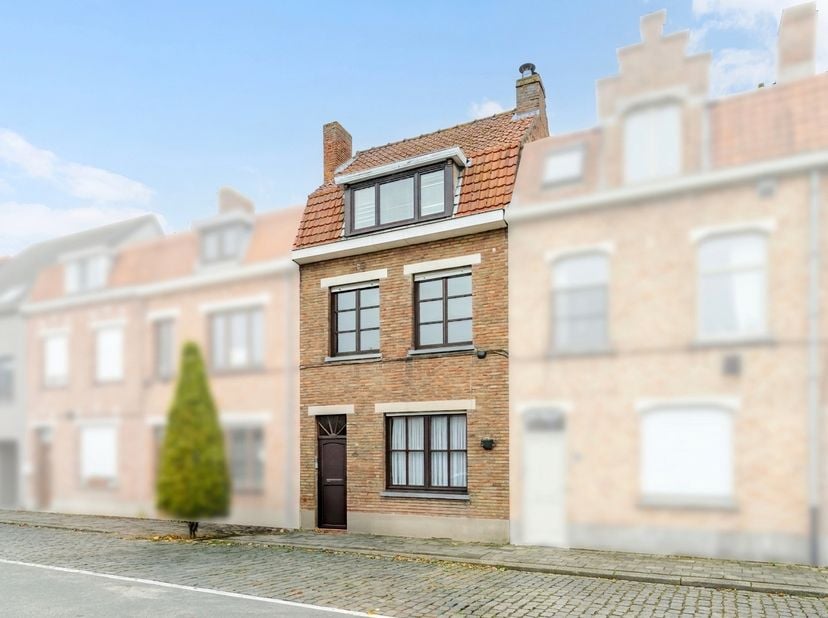 Huis te koop in Sint-Pieterszuidstraat 10,
                    8000 Sint-Pieters