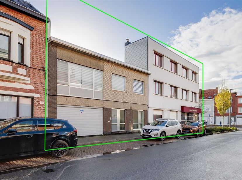 Opportunité unique : terrain d'angle avec 3 bâtiments adjacents - Laaglandlaan 73 + Meereigen 3 - 5<br />
Cette propriété polyvalente offre un éventai