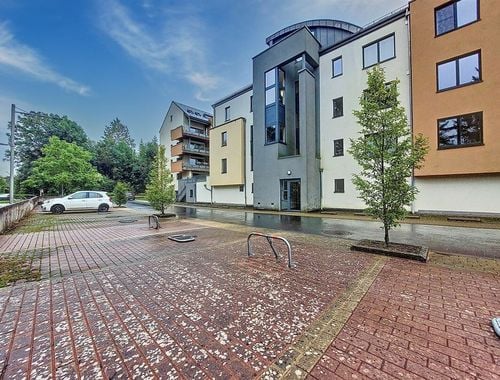                                         Appartement te huur in Arlon, € 850
