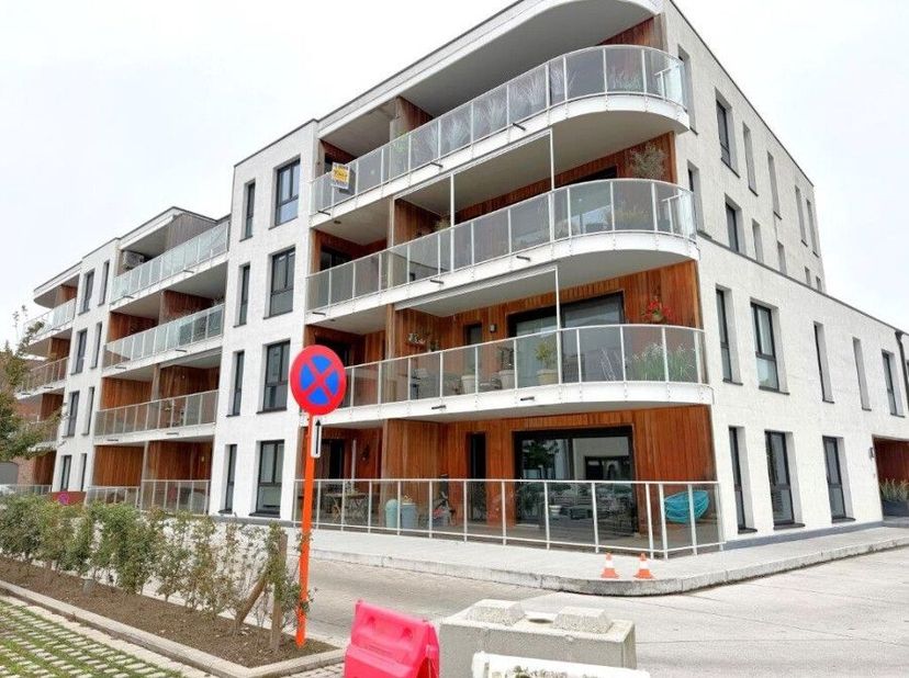 Appartement te huur in Sint-Pol 7 bus bus 0301,
                    8940 Wervik