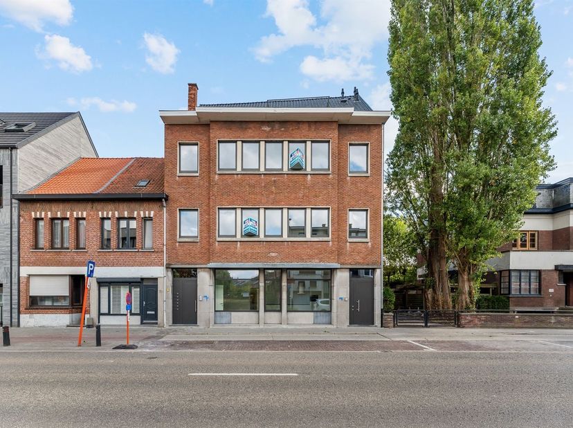 Appartement à louer
                    à 2400 Mol