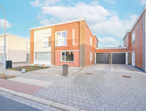                                         Maison à vendre à Oostrozebeke, € 215.000
