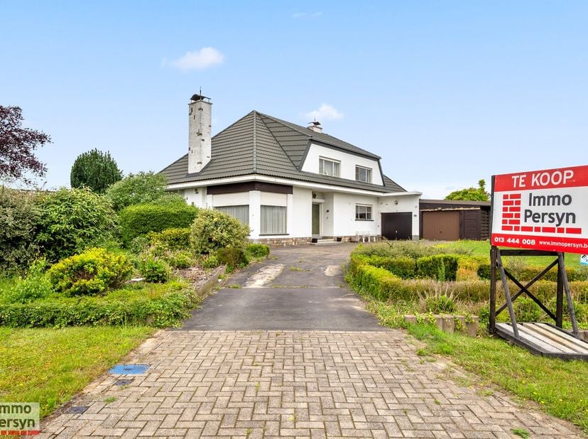 Ben je op zoek naar een ruime gezinswoning met tal van mogelijkheden in een landelijke omgeving? Dan is deze open bebouwing aan de Weg Messelbroek in