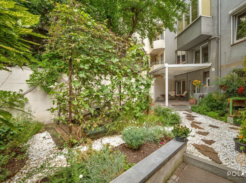 *** BEZOEK ENKEL AANVRAGEN VIA WWW.POLARES.EU ***<br />
<br />
Op zoek naar een instapklaar appartement met nét dat tikkeltje meer? Dan is dit charman