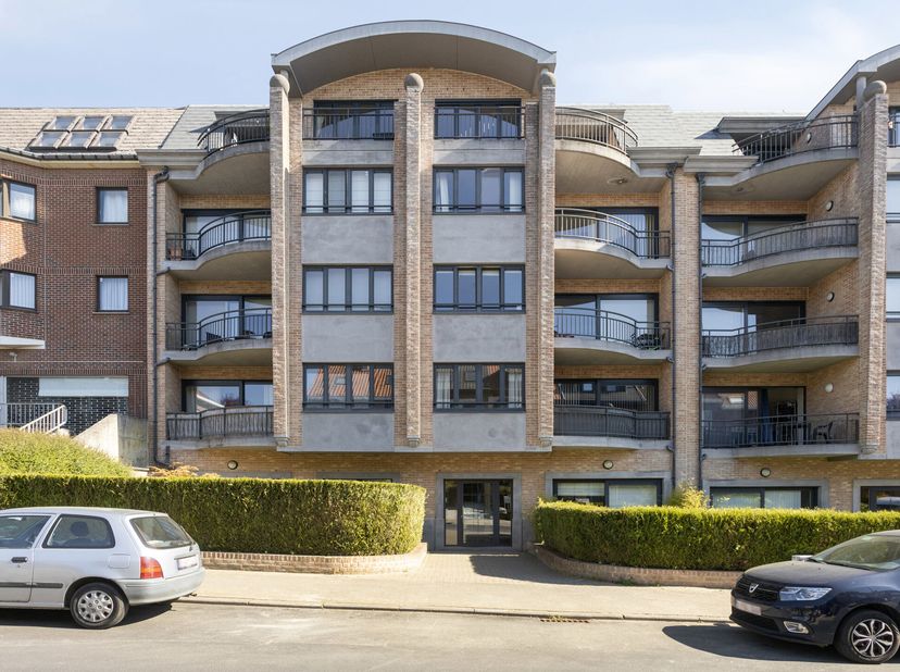 Ben je op zoek naar een appartement in een rustige buurt in Sint-Lambrechts-Woluwe? Zoek niet verder, dit appartement op een zeer goede locatie heeft