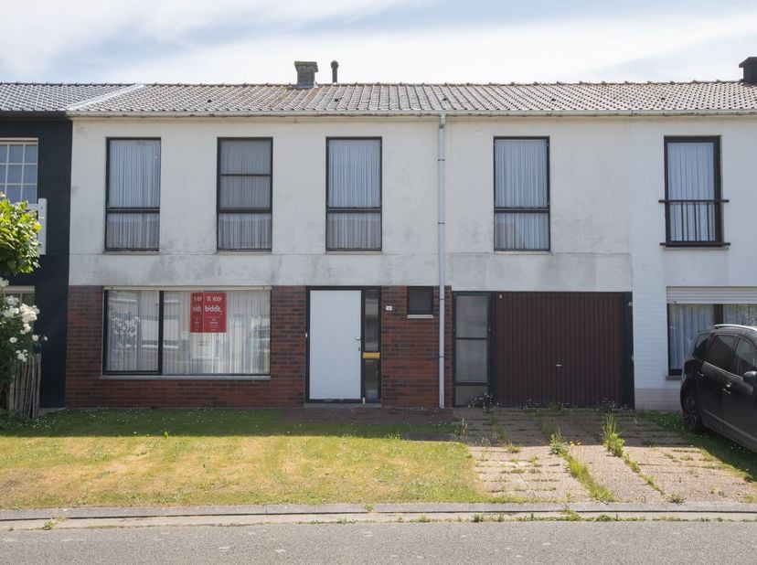 RENOVATIEWONING KNOKKE-HEIST - <br />
<br />
Woning te Knokke-Heist (Heist), in een rustige omgeving. <br />
Deze eigendom vormt een volledig renovati
