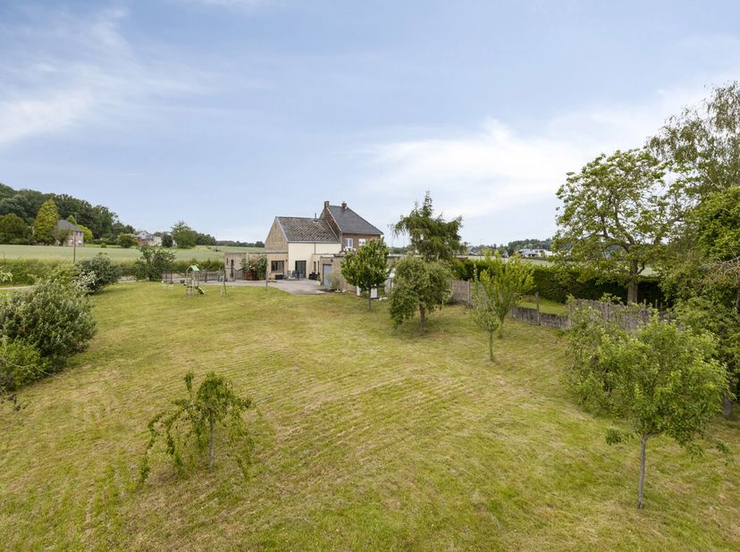 Landelijk gelegen woning te Binkom (Lubbeek) met o.a. een bewoonbare oppervlakte van 236 m², 1 slaapkamer (met mogelijkheid tot meerdere slaapkamers o