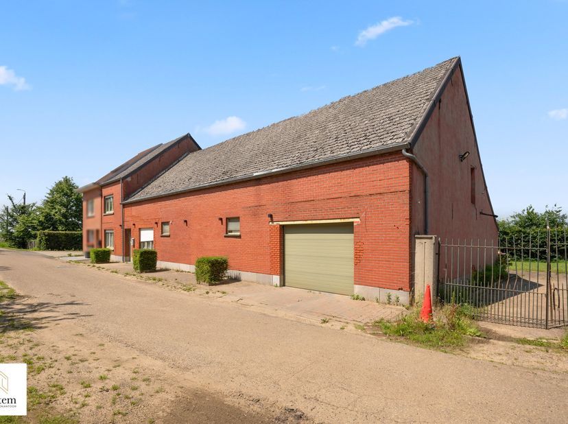 Unieke renovatiekans op uitzonderlijke locatie in Aarschot<br />
<br />
Op zoek naar een eigendom die rust, privacy en een exclusieve ligging combinee