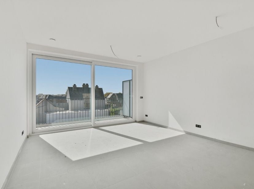 Dit appartement op het tweede verdiep biedt een combinatie van rust en luxe. Het appartement bevat één slaapkamer, badkamer, bergruimte, leefruimte, k