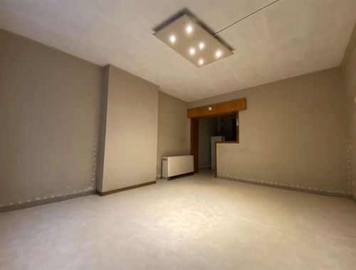                                         Appartementsgebouw te koop in Péruwelz, € 105.000
