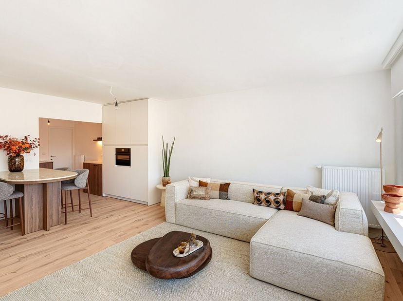 Mooi vernieuwd appartement met 2 slaapkamers in het brede gedeelte van de Pannenstraat te Heist-aan-Zee. Goed gelegen vlakbij alle winkels, de sportfa