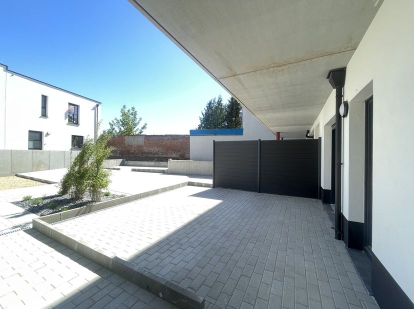 Nouveau immeuble de standing de 11 spacieux appartements avec parkings et caves en sous-sol sécurisé, appartement au rez de chaussée de 96 m² 2 chambr
