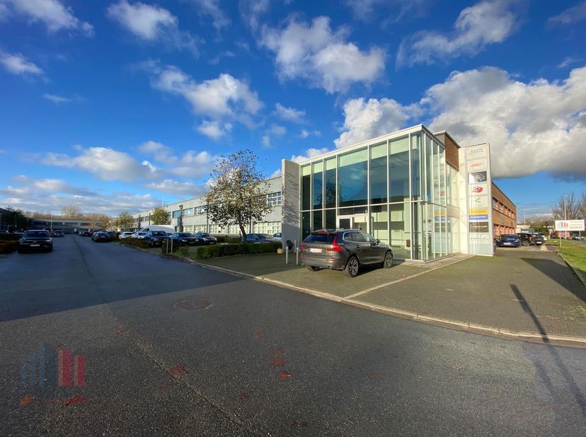 Espace de bureau facilement accessible de 20 m² (et plus, jusqu'à 79 m²) à louer le long de la Pathoekeweg et à peine à 3,5 km de l'autoroute. L'espac