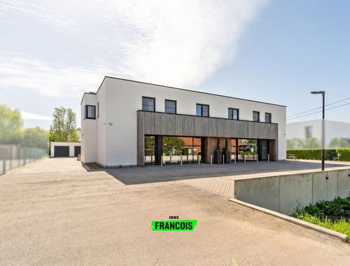                                         Commercieel Gebouw te koop in Eernegem, € 550.000

