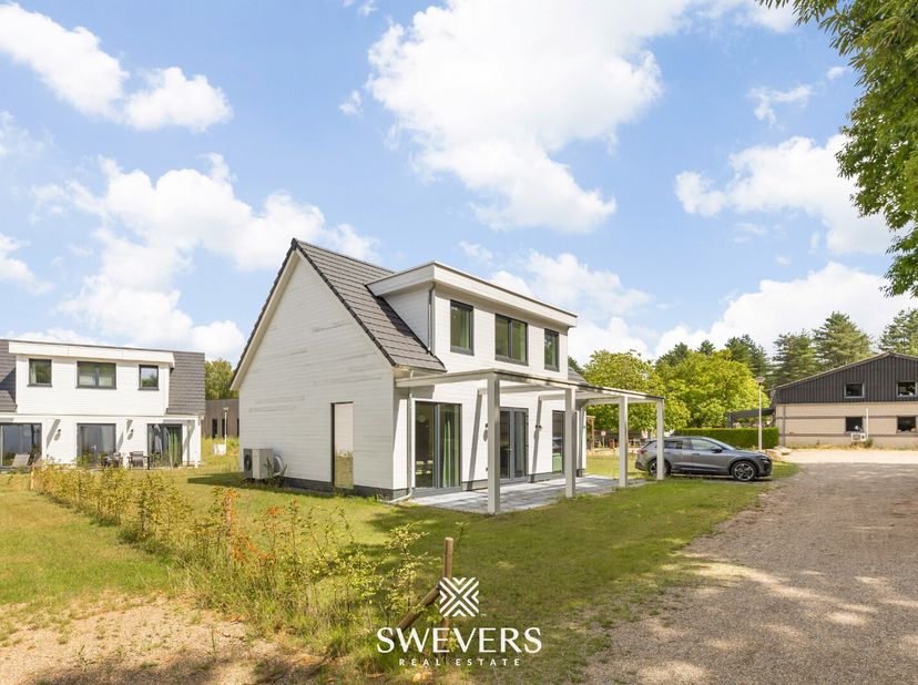 Voor meer info en fotos, surf naar www.swevers.be  In vakantiepark Landal Mooi Zutendaal, pal naast het Nationaal Park Hoge Kempen, wacht een instapkl
