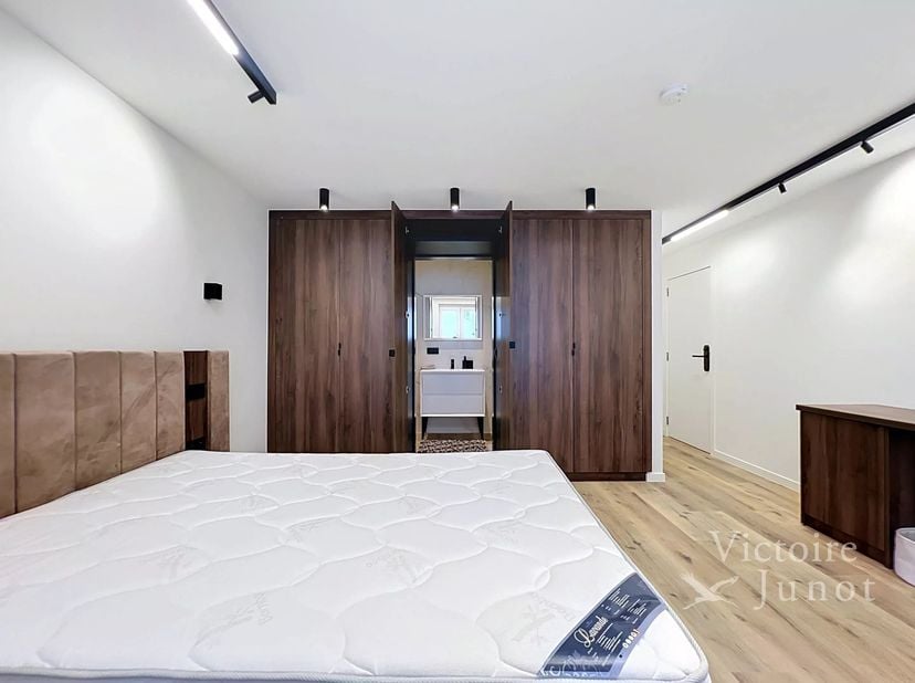 Bien présenté par Carla Rodriguez : carla.rodriguez@victoire.be<br />
Victoire Junot vous propose une chambre à louer dans un immeuble récemment rénov